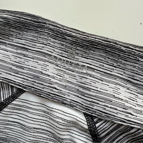 Athleta Running Wild Half Zip 2.0 Stride Size Medium - Picture 6 of 9